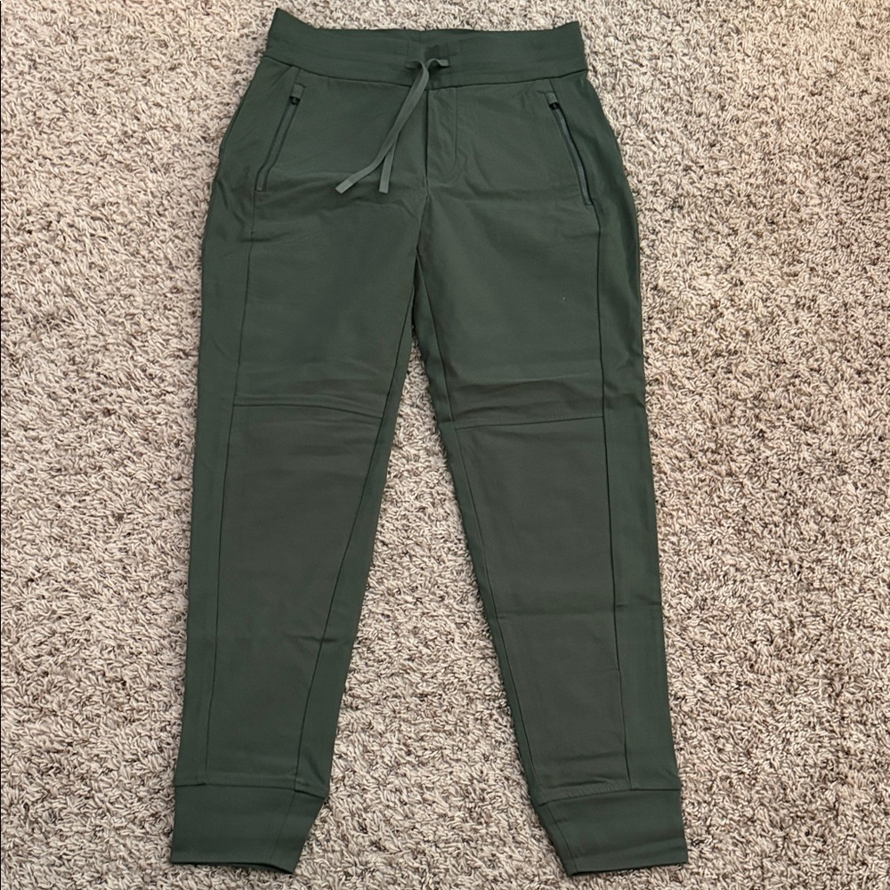 Women’s Athleta headlands hybrid trek Jogger